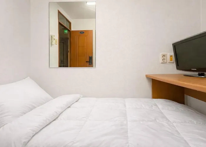 Apartment 8near Gimpo Airport, Single Room, 20 Minutes To Hongdae, Goshiwon, Guest Room, Shared Bathroom