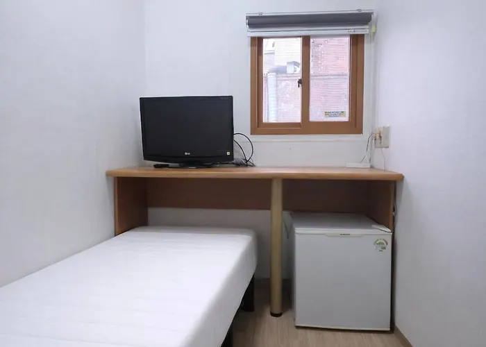 8near Gimpo Airport, Single Room, 20 Minutes To Hongdae, Goshiwon, Guest Room, Shared Bathroom Apartment