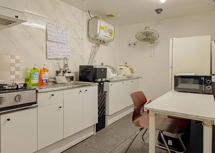 8near Gimpo Airport, Single Room, 20 Minutes To Hongdae, Goshiwon, Guest Room, Shared Bathroom Apartment *